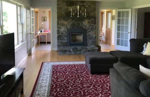 Williston Casa | Serene Home on 10-acre private property with stunning mountain views