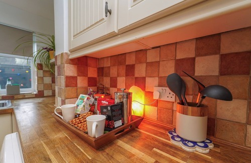 Hersham Casa | Serene home with all comforts (Wifi, Parking, EV Charge) & Long Stay Discount!
