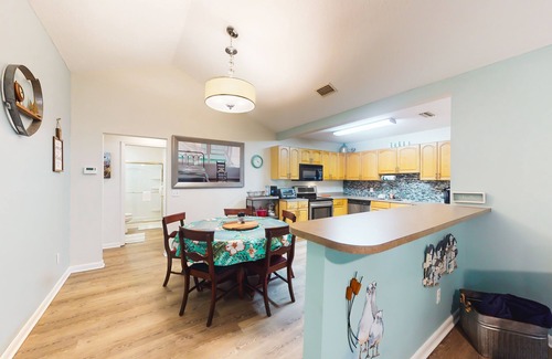 St. Augustine Casa | Serene home with enclosed yard, grill, games, & central AC - dog-friendly