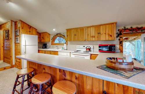 Fryeburg Casa | Serene home with fireplace, deck, firepit, central AC, & washer/dryer