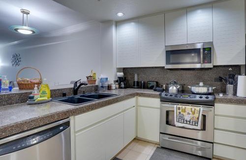 Airport Area Apartamento | Serene Irvine Retreat with Heated Pool Access!