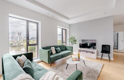Docklands Apartamento | Serene Island Haven - Spacious, Scenic & Well-Located