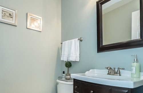 O'Fallon Casa | Serene Ivory*Fireplace*Fenced Yard* Dogs Welcome!