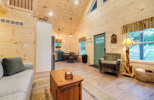 Williamstown Cabaña | Serene Kentucky Cabin w/ Fireplace + Fire Pit!