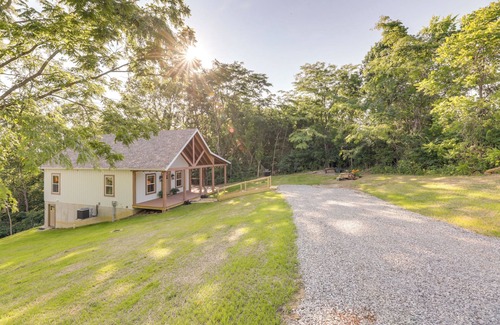 Williamstown Cabaña | Serene Kentucky Cabin w/ Fireplace + Fire Pit!