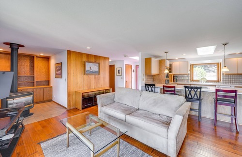La Conner Casa | Serene La Conner Retreat w/ Fireplace & Deck!