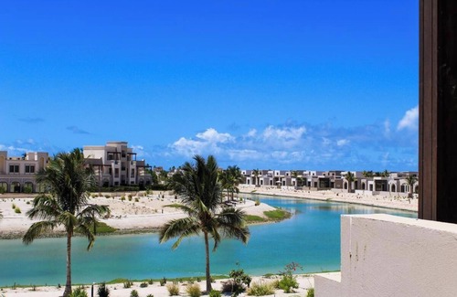 Salalah Apartamento | Serene Lagoon View with Terrace