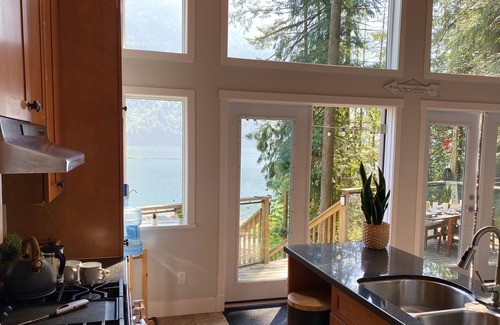 Harrison Hot Springs Cabina | Serene Lakeside Cabin: 2BR + Loft on Harrison