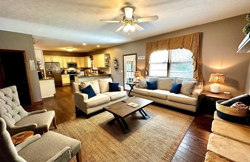 Cadiz Casa | Serene Lake Barkley home, private dock, quiet neighborhood, kayaks, pool table, fire pit!