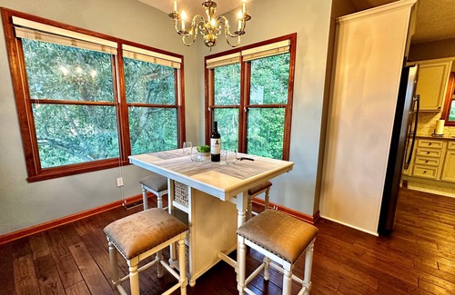 Cadiz Casa | Serene Lake Barkley home, private dock, quiet neighborhood, kayaks, pool table, fire pit!
