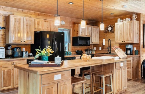 Sagle Casa | Serene Lake House | Hot Tub + Breathtaking Views!