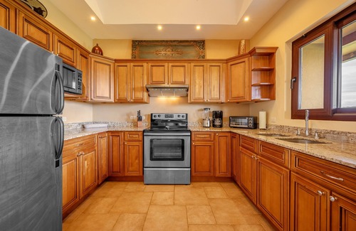 Tronadora Casa | Serene Lake View Duplex with a Hot tub, WIFI, & Dog Friendly