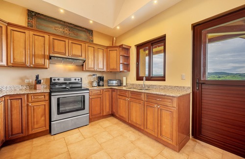Tronadora Casa | Serene Lake View Duplex with a Hot tub, WIFI, & Dog Friendly