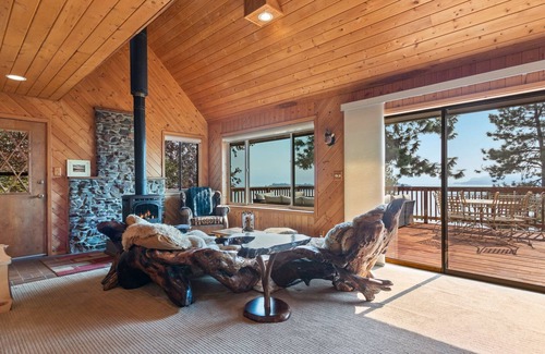 Hope Casa | Serene lake-view retreat with deck, grill, firepit, & fireplace