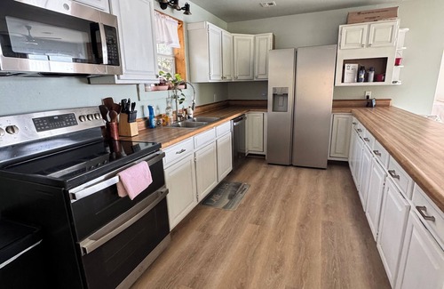 Wyandotte Casa | Serene lakefront 2 bedroom with gorgeous views and water access