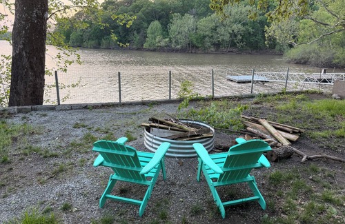 Wyandotte Casa | Serene lakefront 2 bedroom with gorgeous views and water access