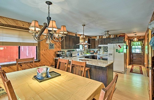 East Wakefield Cabina | Serene Lakefront Cabin w/ Fire Pit & Kayaks!