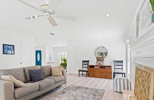 Lutz Casa | Serene Lakefront, Pool & Beach Oasis