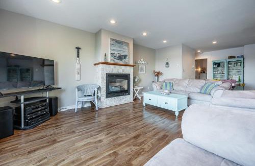 Miller Lake Casa | Serene Lakefront Retreat Explore & Unwind