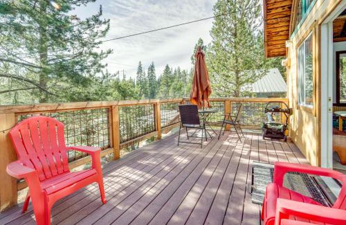 Serene Lakes Casa | Serene Lakes Cabin with Deck Dog Friendly!