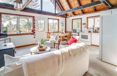 Serene Lakes Casa | Serene Lakes Cabin with Deck Dog Friendly!