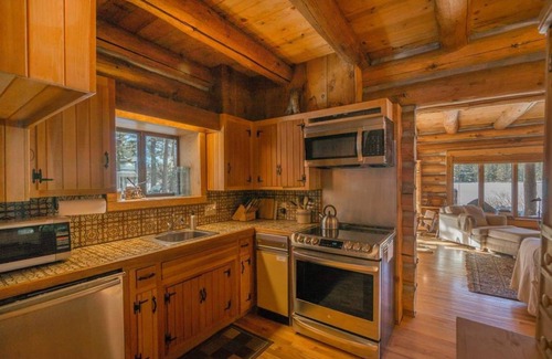 Serene Lakes Cabina | Serene Lakes Waterfront Log Cabin - Welcome to Lake Street Hive!