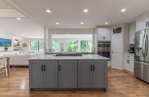 Gainesville Casa | Serene Lakeside Cottage | Sunset Views | Dock | Firepit + EV Charger!
