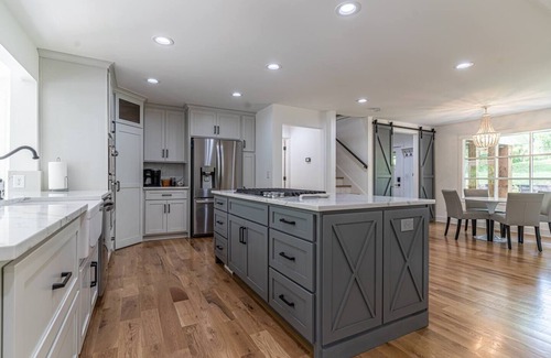Gainesville Casa | Serene Lakeside Cottage | Sunset Views | Dock | Firepit + EV Charger!