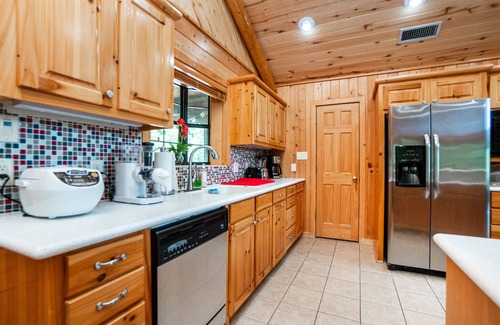 Dogwood Cabina | Serene Lakeside Getaway