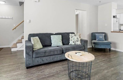 Clive Casa | Serene Large Duplex in West Des Moines