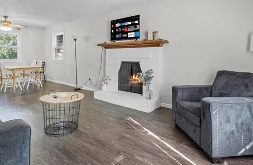 Clive Casa | Serene Large Duplex in West Des Moines