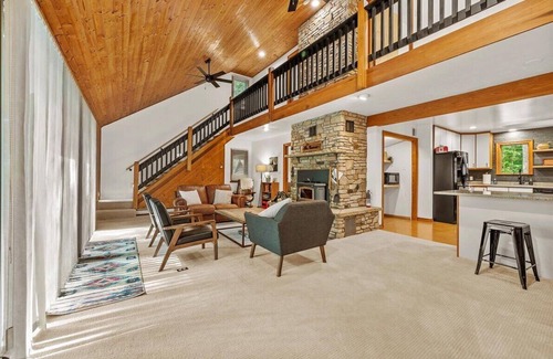 Jefferson Township Casa | Serene Laurel Highlands Getaway with Deck and Sunroom