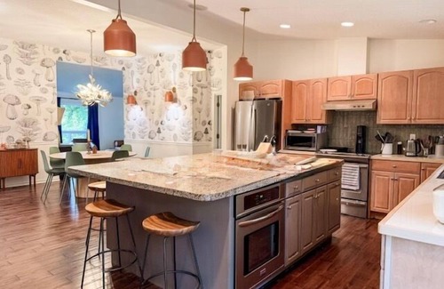 Husum Casa | Serene location, lawn games, private creek access, partial Mt. Adams view!