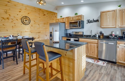 Logan Cabina | Serene Logan Retreat w/ Hot Tub & Stargazing Dome
