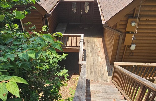 Robbinsville Casa | Serene Luxury on Lake Santeetlah: 4BR/4.5BA Mountain Home. Grills & Kayaks!