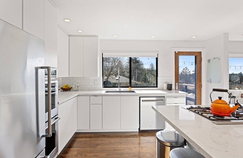 Fauntleroy Casa | Serene Mid-Century Escape: Sauna, Stunning Spaces