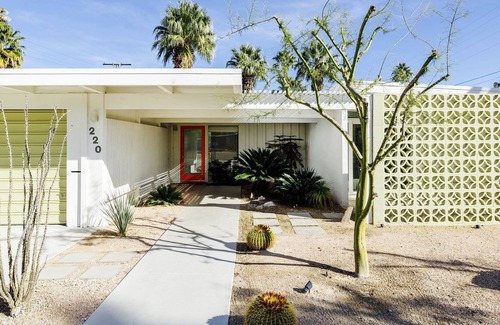Sunmor Casa | Sereno oasis de mediados de siglo con piscina de agua salada