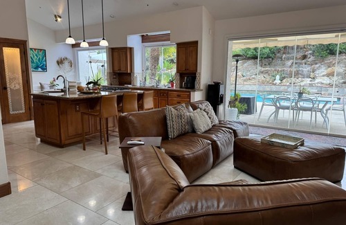Encinitas Casa | Charming house in wonderful Encinitas with WiFi, AC, Sauna, Pool, Jacuzzi.