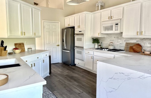 Araby Casa | Serene Modern Desert Home: Private Pool, Spa, and Backyard - Pet Friendly!