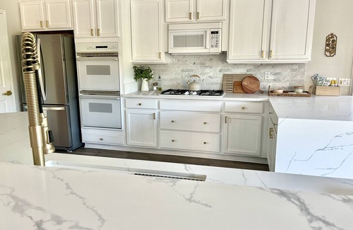 Araby Casa | Serene Modern Desert Home: Private Pool, Spa, and Backyard - Pet Friendly!