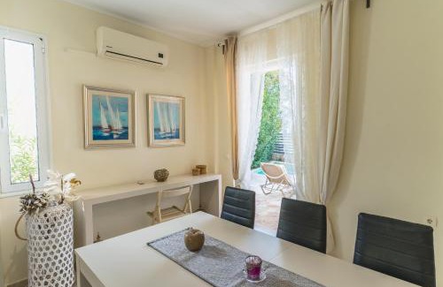 Kavallos Villa | Serene Moments by the Lake with Private Pool