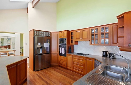 Wentworth Falls Casa | Serene Mountain Haven with Scenic Balcony Garden