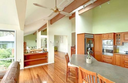 Wentworth Falls Casa | Serene Mountain Haven with Scenic Balcony Garden