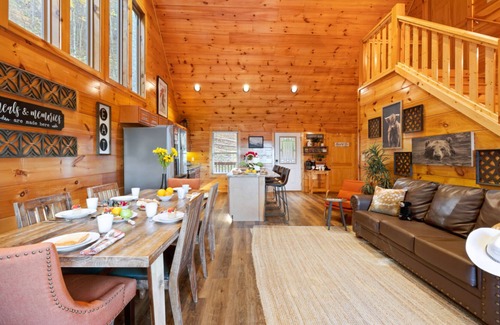 Sevierville Cabina | Serene Mountain Retreat by Ghosal Luxury Lodging