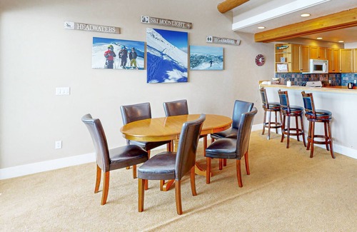 Saddle Ridge Condominio | Serene mountain-view condo with skiing, washer/dryer, gas grill, & patio