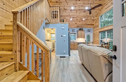 Helen Cabina | Serene Mountain Views | Hot Tub | Sauna | Game room