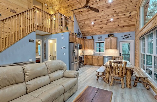 Helen Cabina | Serene Mountain Views | Hot Tub | Sauna | Game room