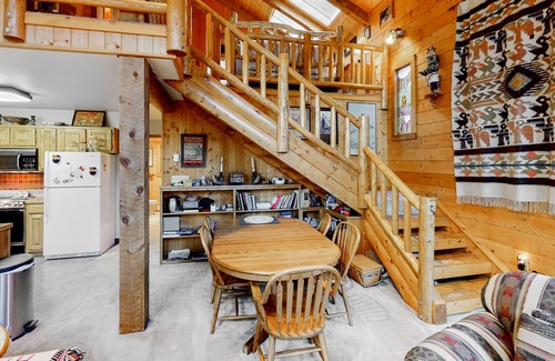 Almont Cabina | Serene mountainside cabin, with washer/dryer - near skiing