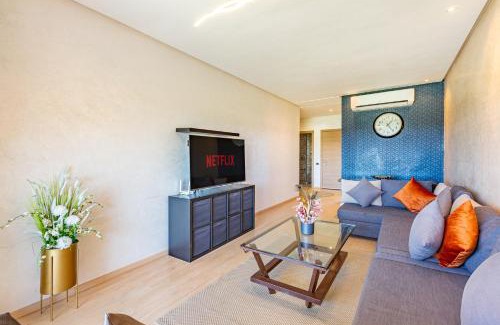 Menara Apartamento | Serene Oasis Pool & Garden View