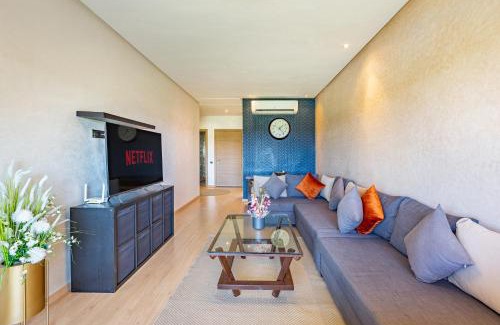 Menara Apartamento | Serene Oasis Pool & Garden View